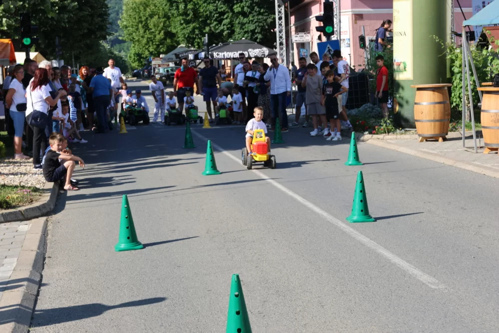 Najbrži traktorist Matej Vulinović na ovogodišnjoj dječjoj utrci u sklopu Festivala graševine u Kutjevu