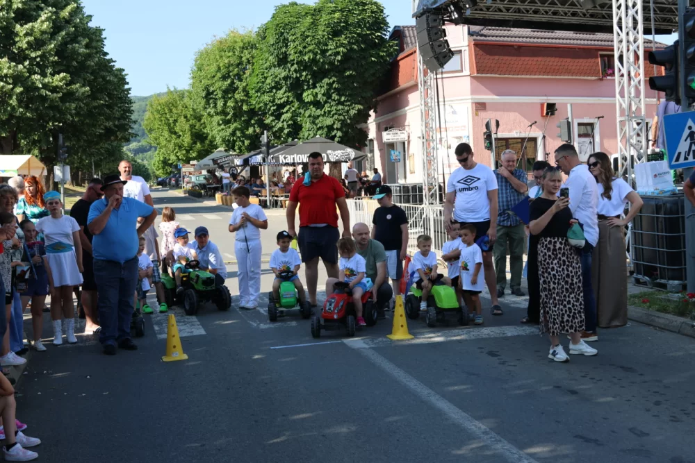 Najbrži traktorist Matej Vulinović na ovogodišnjoj dječjoj utrci u sklopu Festivala graševine u Kutjevu