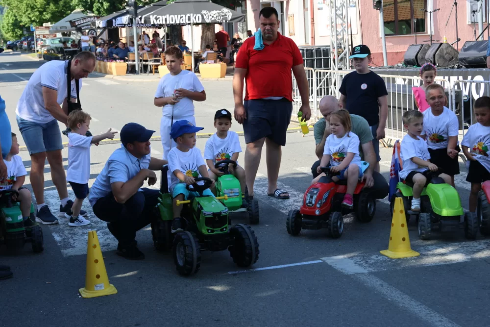 Najbrži traktorist Matej Vulinović na ovogodišnjoj dječjoj utrci u sklopu Festivala graševine u Kutjevu