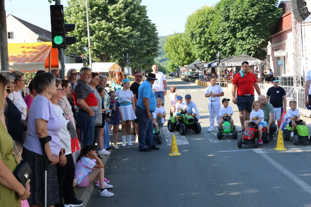 Najbrži traktorist Matej Vulinović na ovogodišnjoj dječjoj utrci u sklopu Festivala graševine u Kutjevu