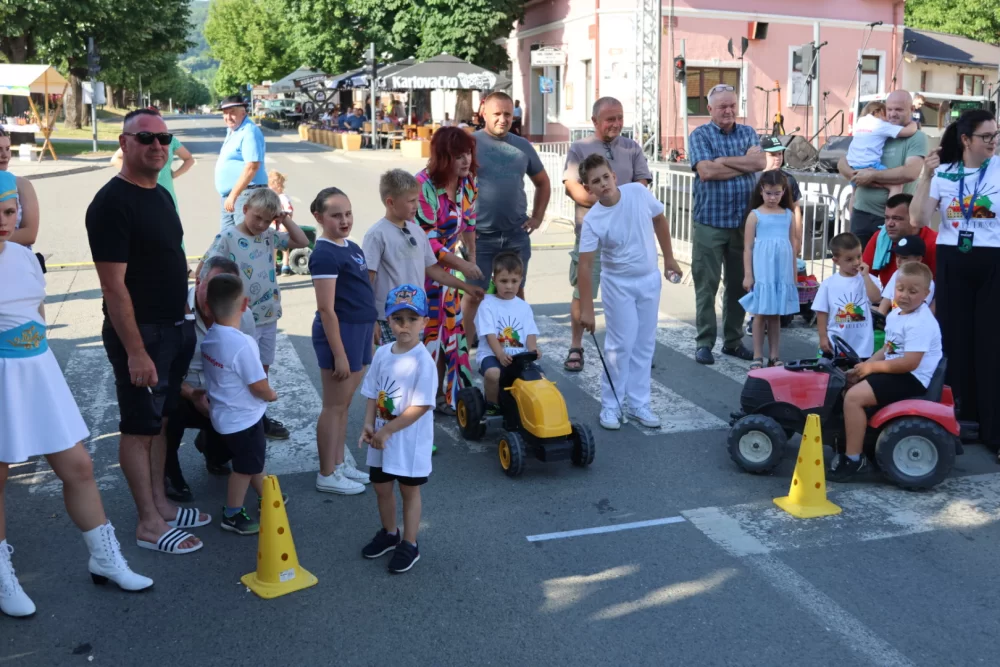 Najbrži traktorist Matej Vulinović na ovogodišnjoj dječjoj utrci u sklopu Festivala graševine u Kutjevu