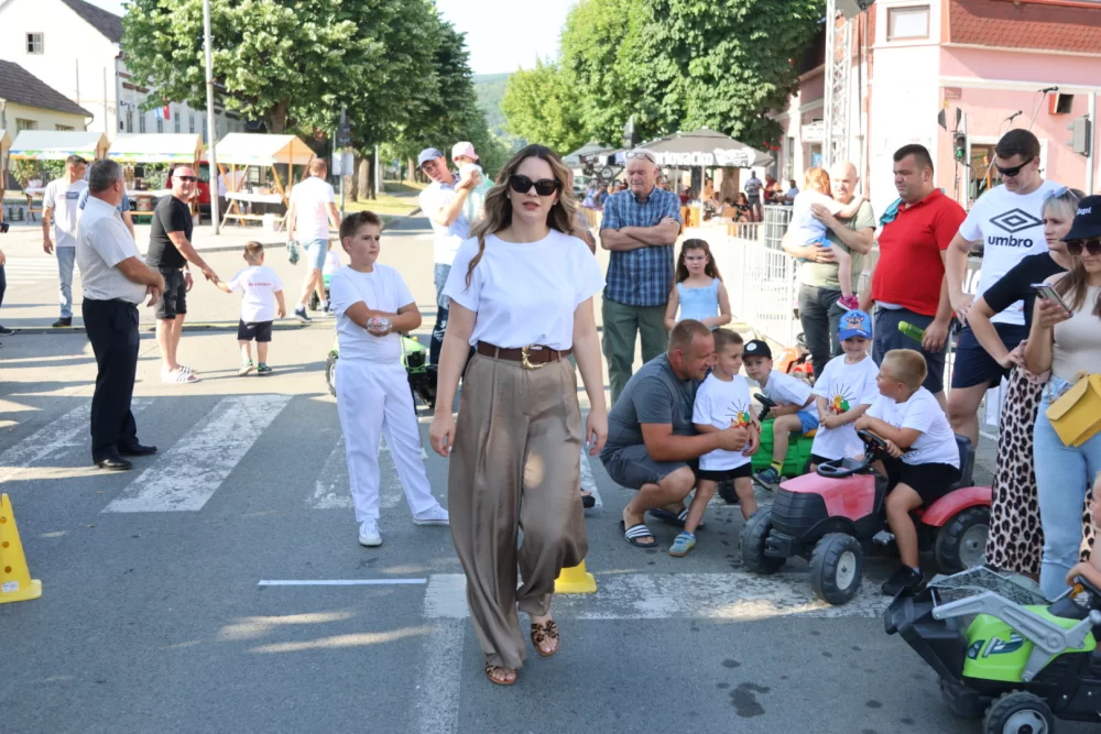 Najbrži traktorist Matej Vulinović na ovogodišnjoj dječjoj utrci u sklopu Festivala graševine u Kutjevu