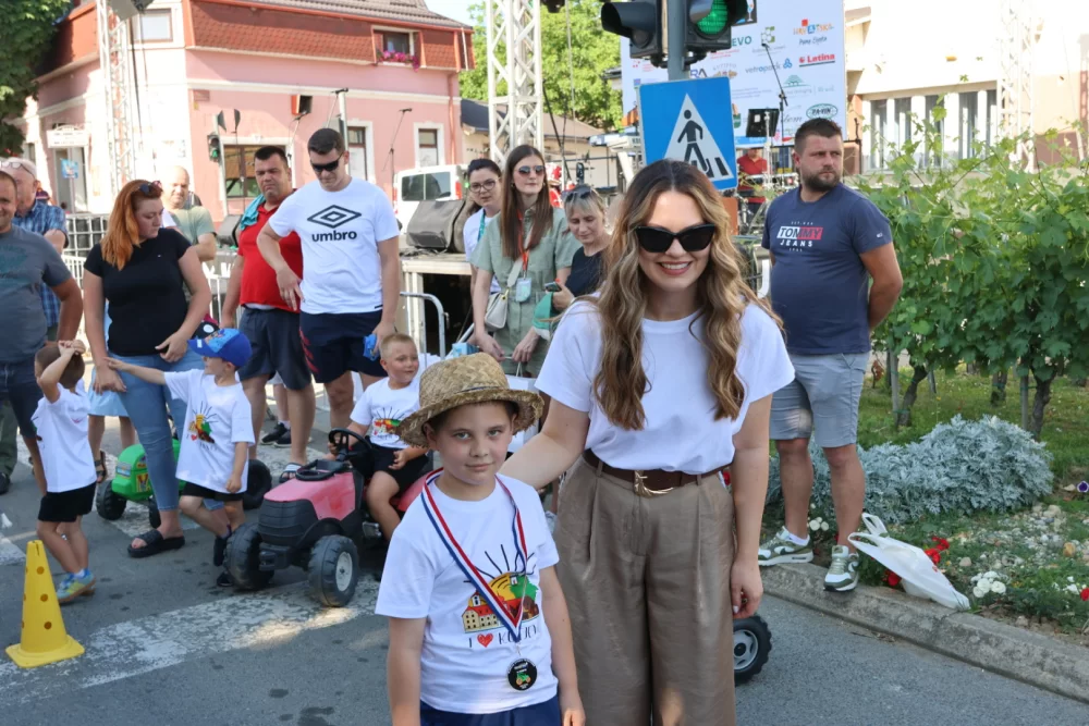 Najbrži traktorist Matej Vulinović na ovogodišnjoj dječjoj utrci u sklopu Festivala graševine u Kutjevu