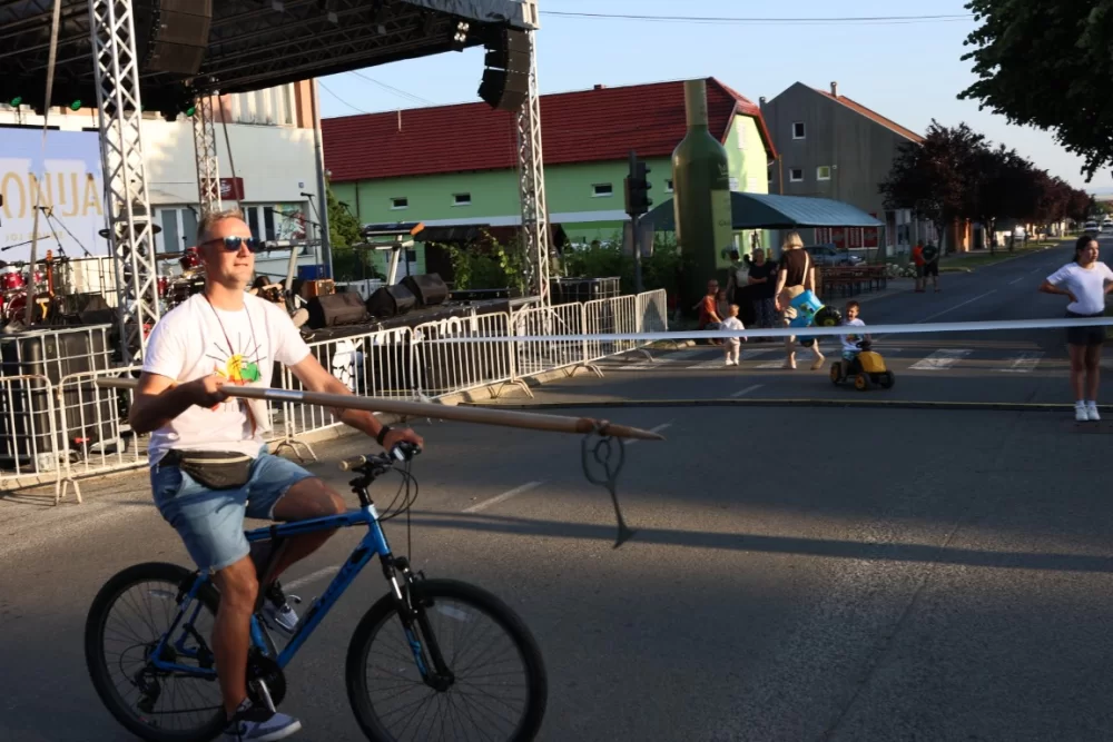 Pobjednik ovogodišnje Vinske alke Mihovil Štivić, a Vinskog maratona Matej Gomerčić