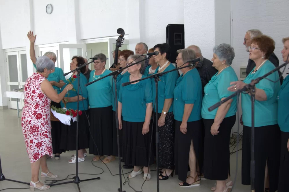 Pjevačka skupina veličkih umirovljenika Ledena berba proslavila 20 godina rada