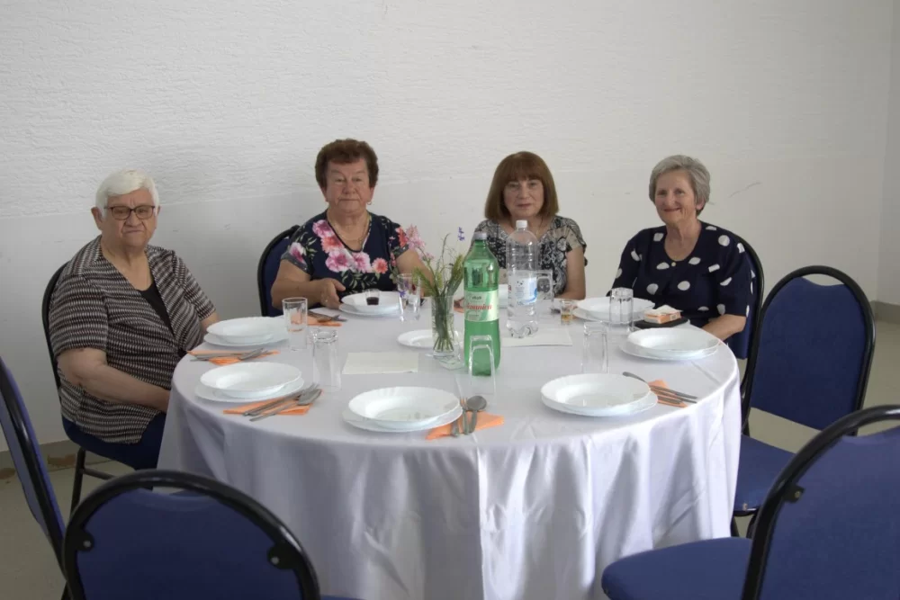 Pjevačka skupina veličkih umirovljenika Ledena berba proslavila 20 godina rada