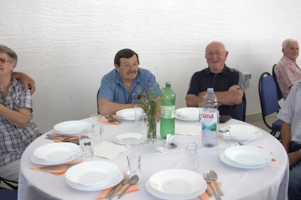 Pjevačka skupina veličkih umirovljenika Ledena berba proslavila 20 godina rada