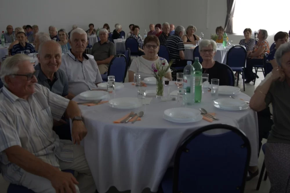 Pjevačka skupina veličkih umirovljenika Ledena berba proslavila 20 godina rada