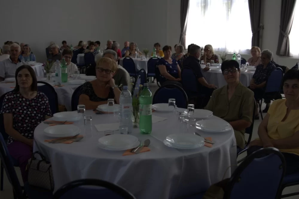 Pjevačka skupina veličkih umirovljenika Ledena berba proslavila 20 godina rada