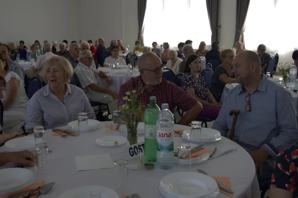 Pjevačka skupina veličkih umirovljenika Ledena berba proslavila 20 godina rada