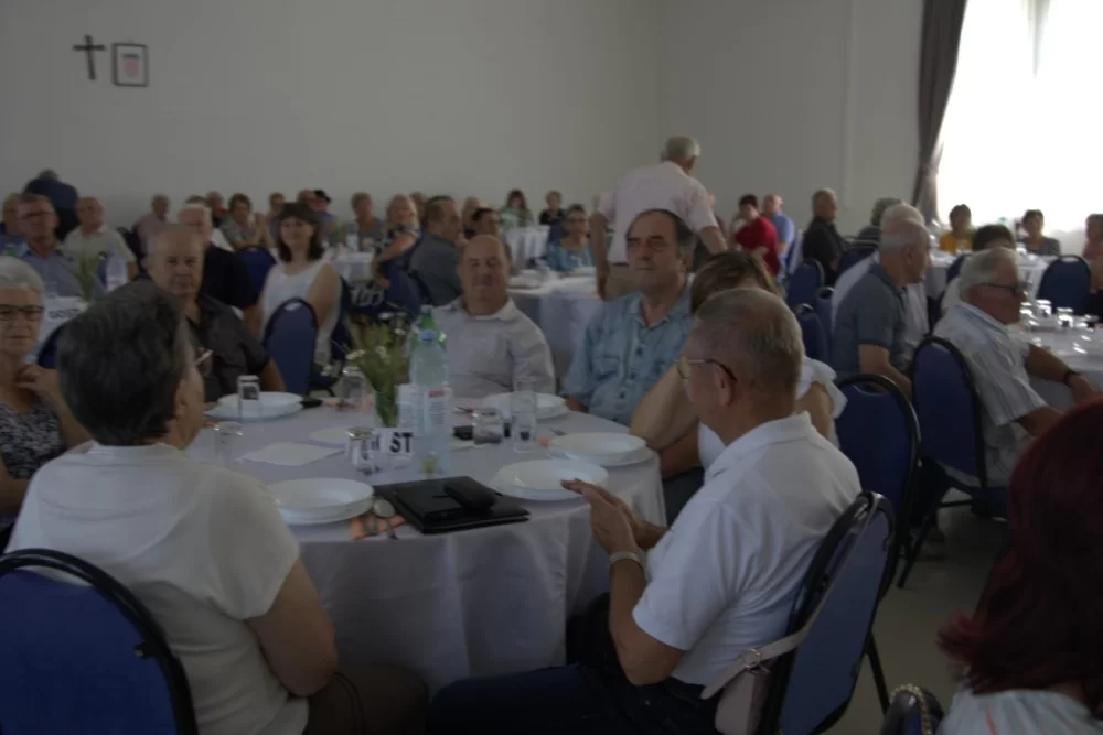 Pjevačka skupina veličkih umirovljenika Ledena berba proslavila 20 godina rada