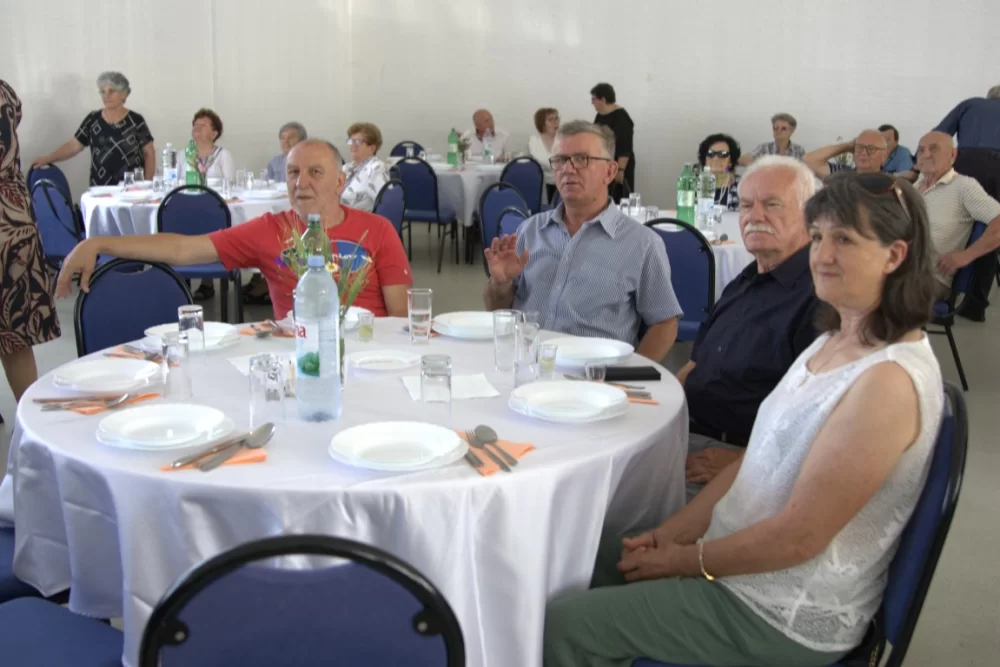 Pjevačka skupina veličkih umirovljenika Ledena berba proslavila 20 godina rada