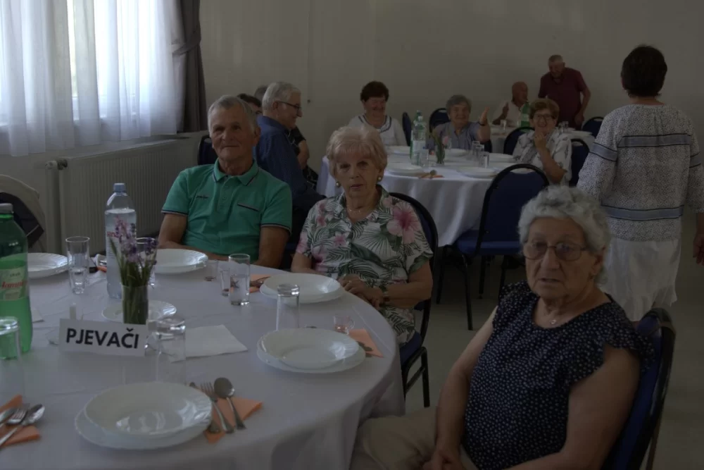 Pjevačka skupina veličkih umirovljenika Ledena berba proslavila 20 godina rada