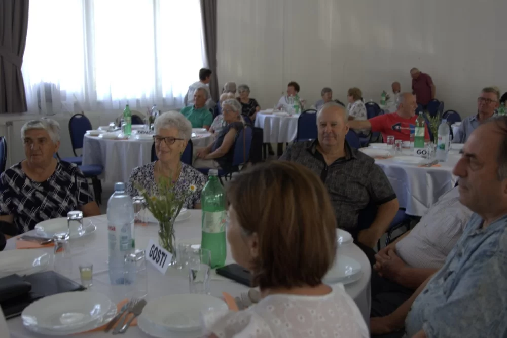 Pjevačka skupina veličkih umirovljenika Ledena berba proslavila 20 godina rada