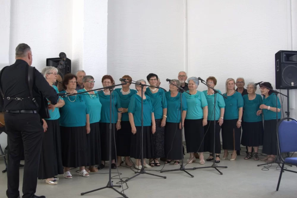 Pjevačka skupina veličkih umirovljenika Ledena berba proslavila 20 godina rada