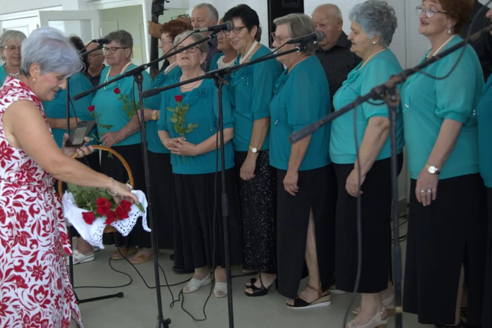 Pjevačka skupina veličkih umirovljenika Ledena berba proslavila 20 godina rada