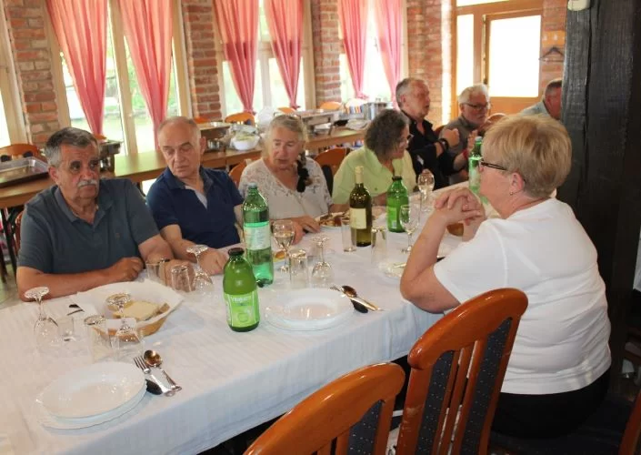 FOTOZABILJEŠKA: Obilježili 53. godišnjicu gimnazijske mature na imanju „Voćarstvo Boić“ u Skenderovcima
