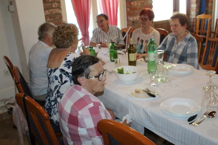 FOTOZABILJEŠKA: Obilježili 53. godišnjicu gimnazijske mature na imanju „Voćarstvo Boić“ u Skenderovcima