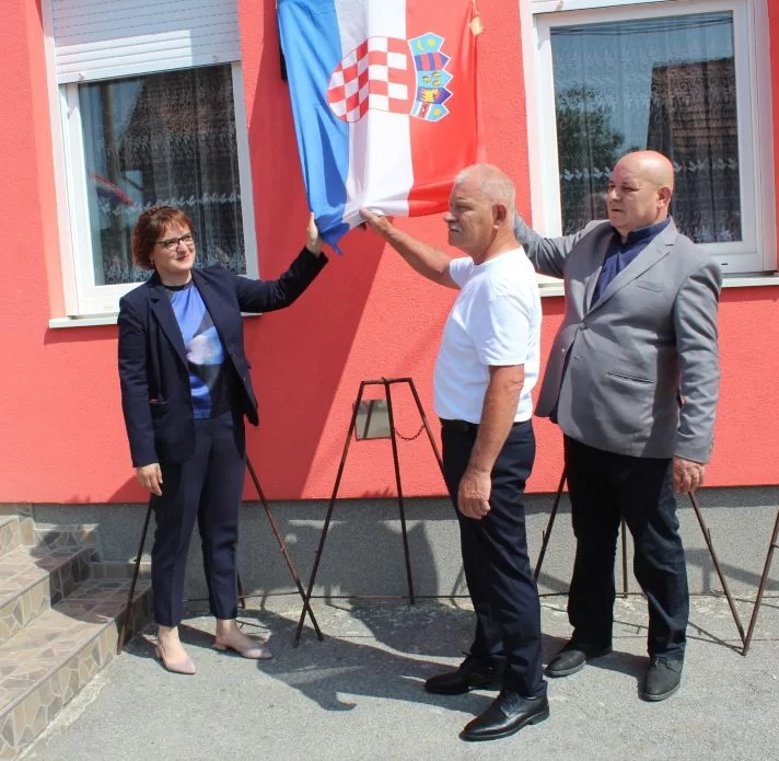 ČAST HEROJU DOMOVINSKOG RATA:  U Buku otkrivena spomen-ploča hrvatskom branitelju Tomi Periću