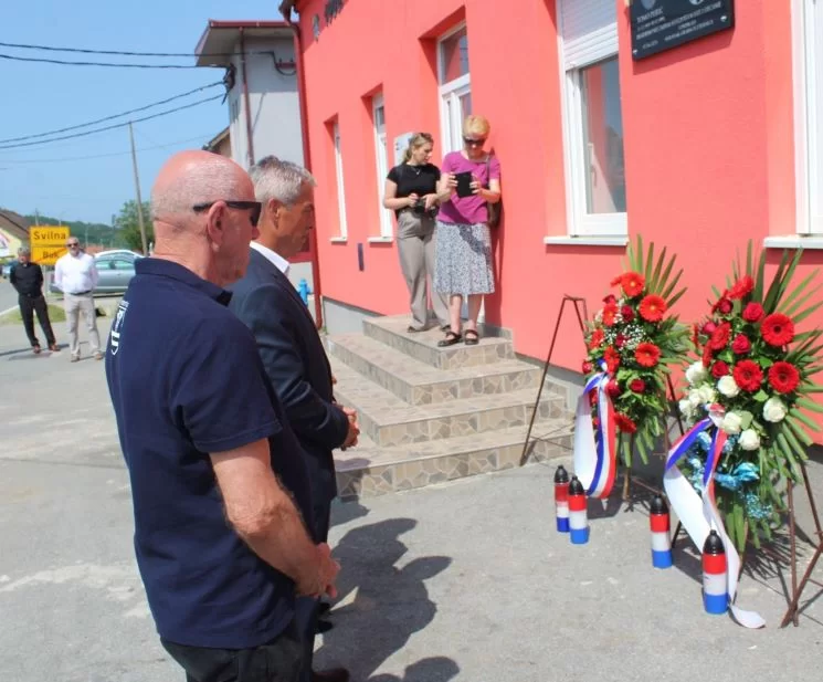 ČAST HEROJU DOMOVINSKOG RATA:  U Buku otkrivena spomen-ploča hrvatskom branitelju Tomi Periću