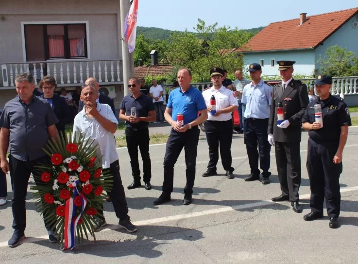 ČAST HEROJU DOMOVINSKOG RATA:  U Buku otkrivena spomen-ploča hrvatskom branitelju Tomi Periću