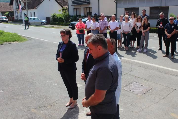 ČAST HEROJU DOMOVINSKOG RATA:  U Buku otkrivena spomen-ploča hrvatskom branitelju Tomi Periću