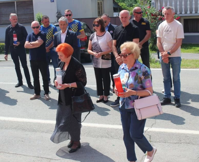 ČAST HEROJU DOMOVINSKOG RATA:  U Buku otkrivena spomen-ploča hrvatskom branitelju Tomi Periću