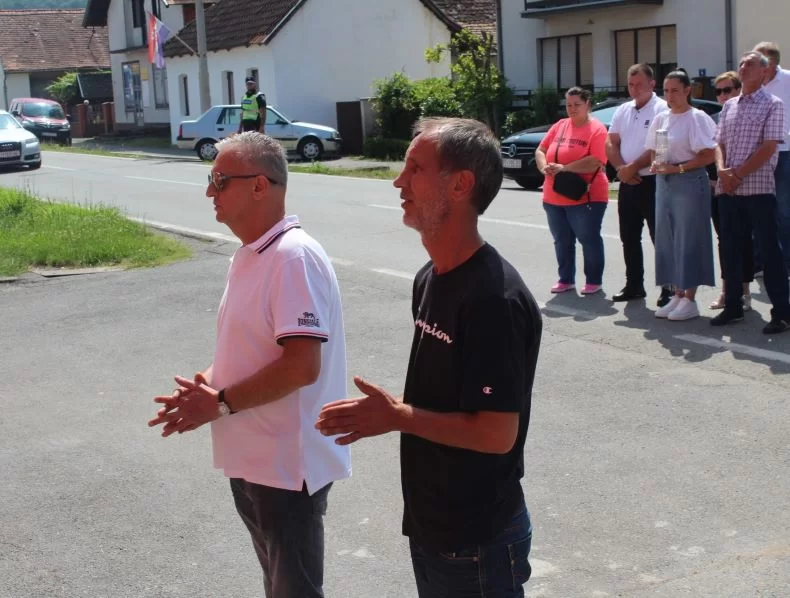 ČAST HEROJU DOMOVINSKOG RATA:  U Buku otkrivena spomen-ploča hrvatskom branitelju Tomi Periću