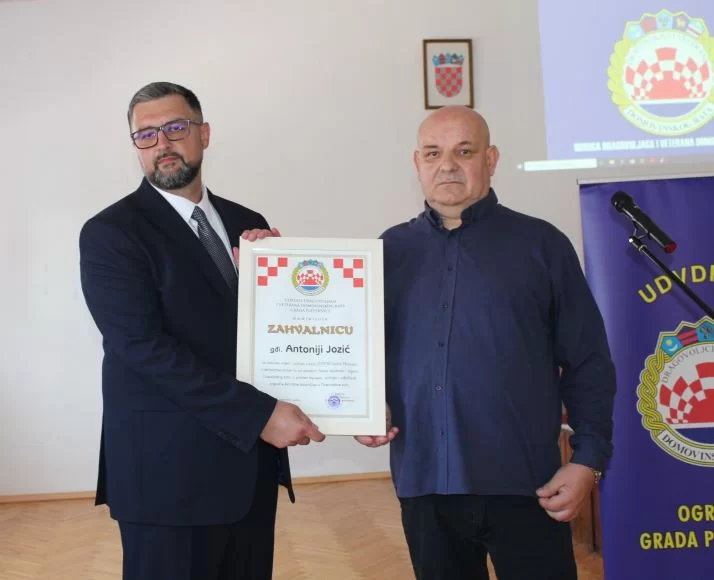 ČAST HEROJU DOMOVINSKOG RATA:  U Buku otkrivena spomen-ploča hrvatskom branitelju Tomi Periću