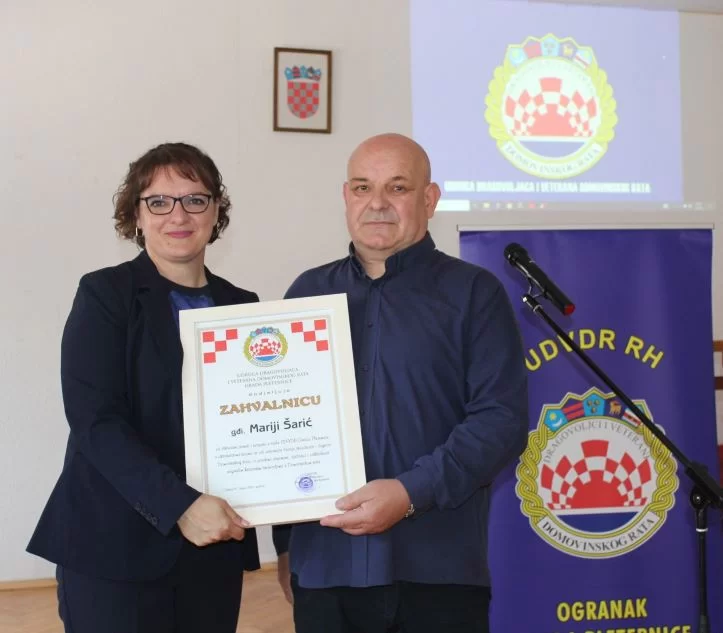 ČAST HEROJU DOMOVINSKOG RATA:  U Buku otkrivena spomen-ploča hrvatskom branitelju Tomi Periću