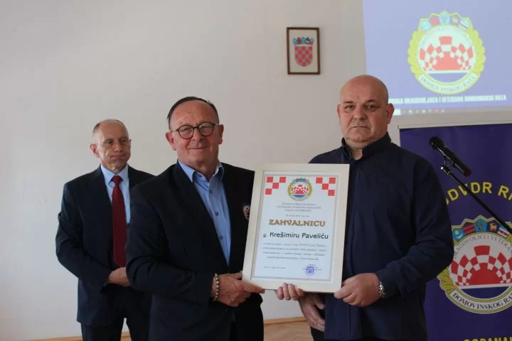 ČAST HEROJU DOMOVINSKOG RATA:  U Buku otkrivena spomen-ploča hrvatskom branitelju Tomi Periću