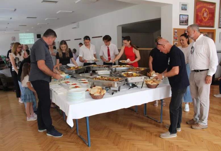 ČAST HEROJU DOMOVINSKOG RATA:  U Buku otkrivena spomen-ploča hrvatskom branitelju Tomi Periću