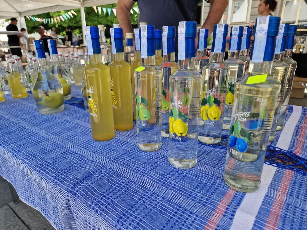 Brodski Korzo oživio uz mirise, boje i zanate 3. Obrtničkog sajma