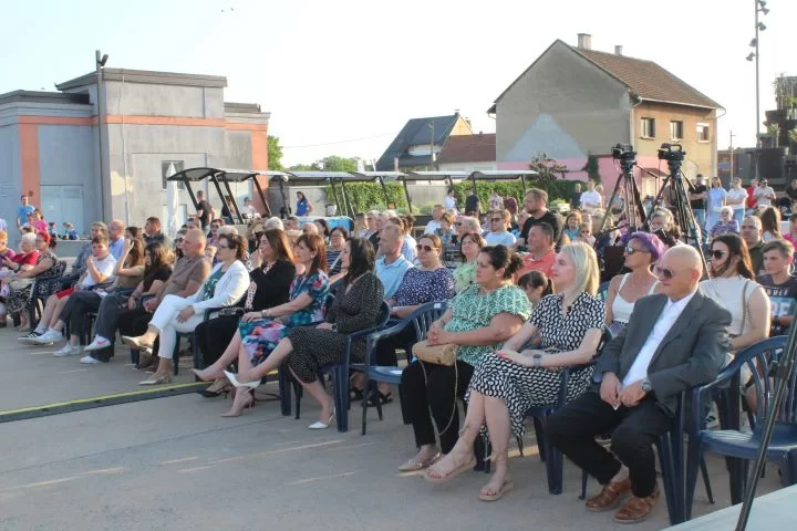 S pjesmom „Sladoled” festivalska pobjednica Nea Galić iz Požege