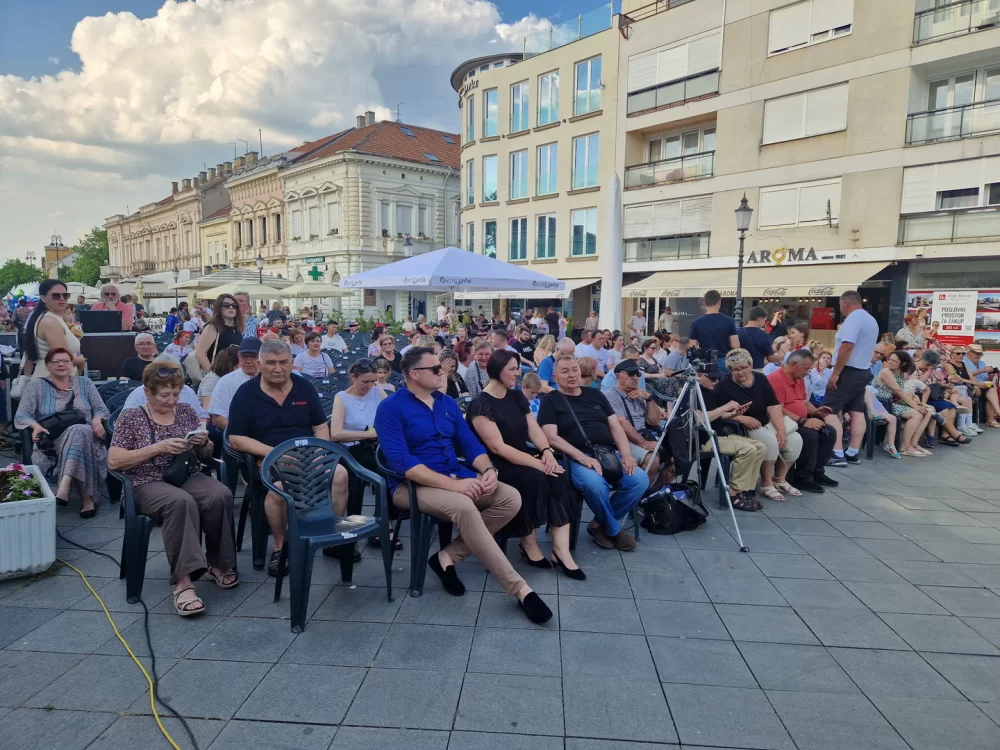 Dječjom igrom i pjesmom započelo 61. Brodsko kolo