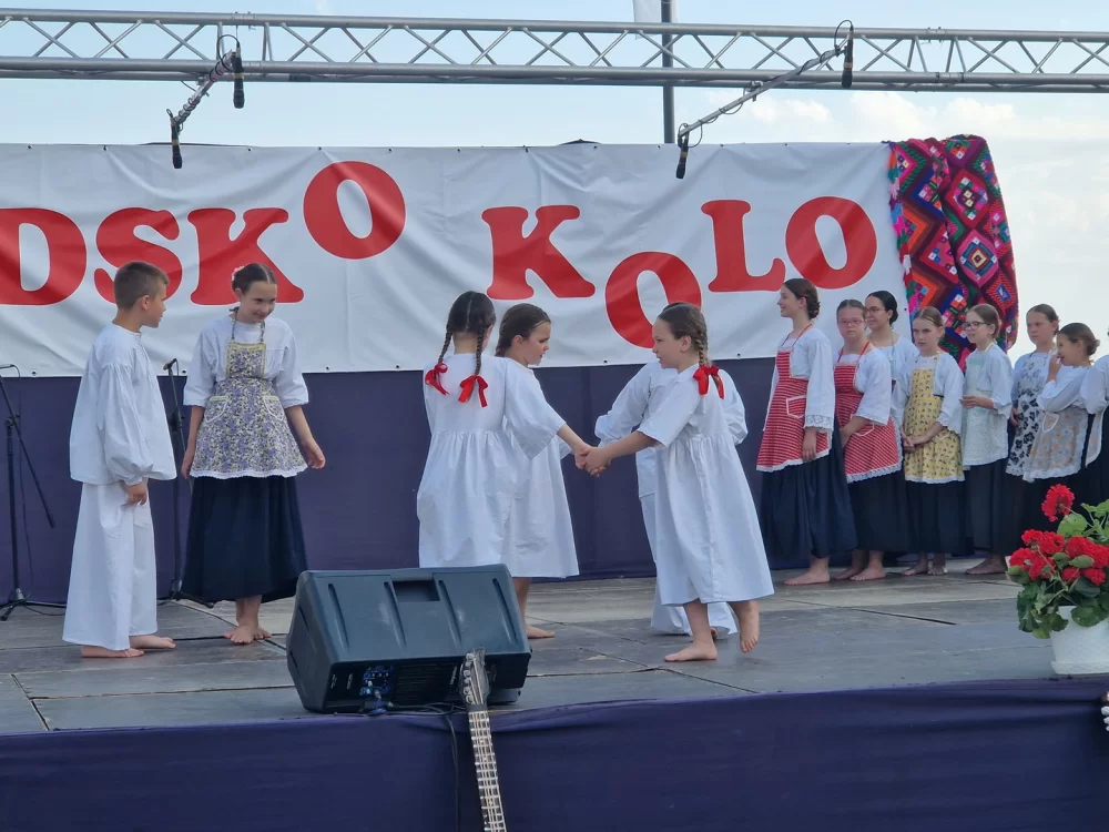 Dječjom igrom i pjesmom započelo 61. Brodsko kolo