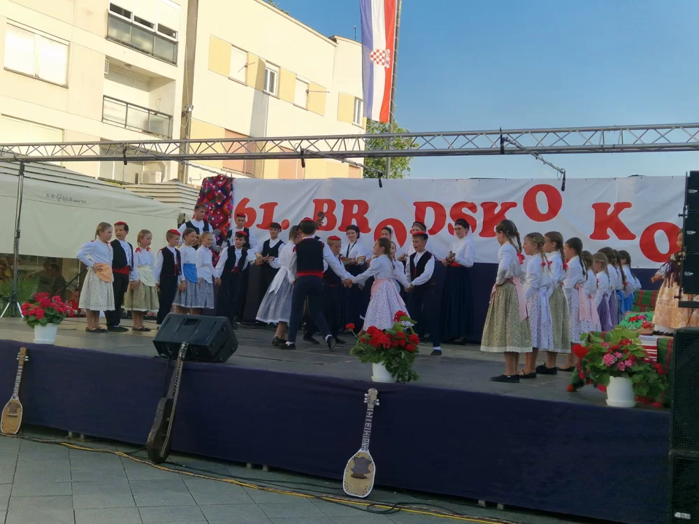 Dječjom igrom i pjesmom započelo 61. Brodsko kolo