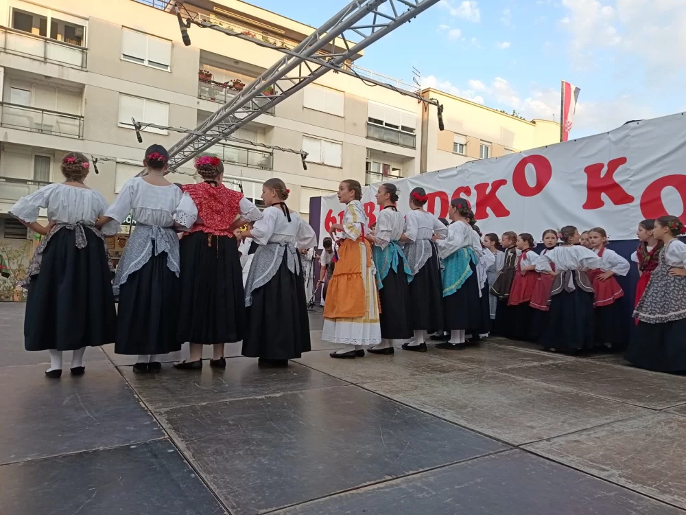 Dječjom igrom i pjesmom započelo 61. Brodsko kolo