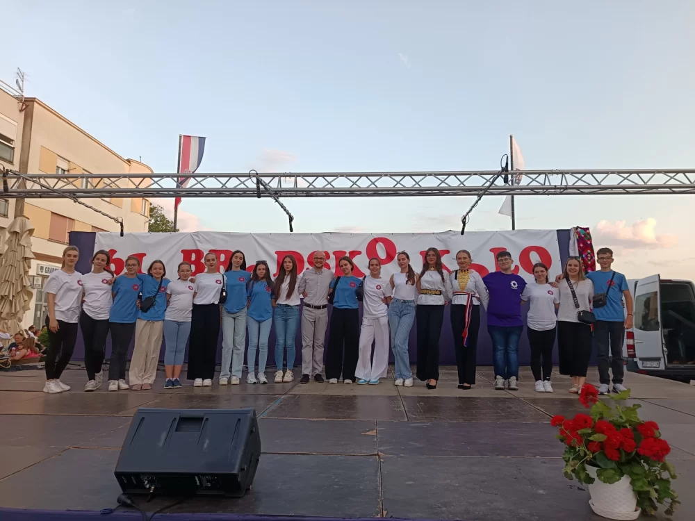 Dječjom igrom i pjesmom započelo 61. Brodsko kolo