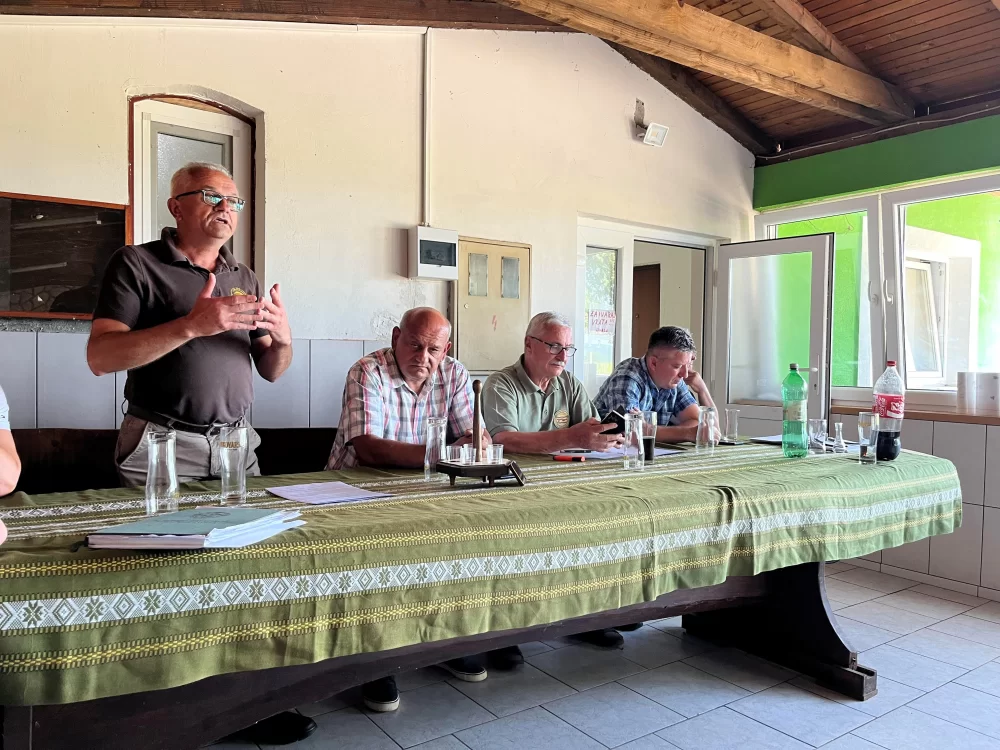 Jeleni traže vodu u Londži, a nanose velike štete na njivama čaglinskog kraja