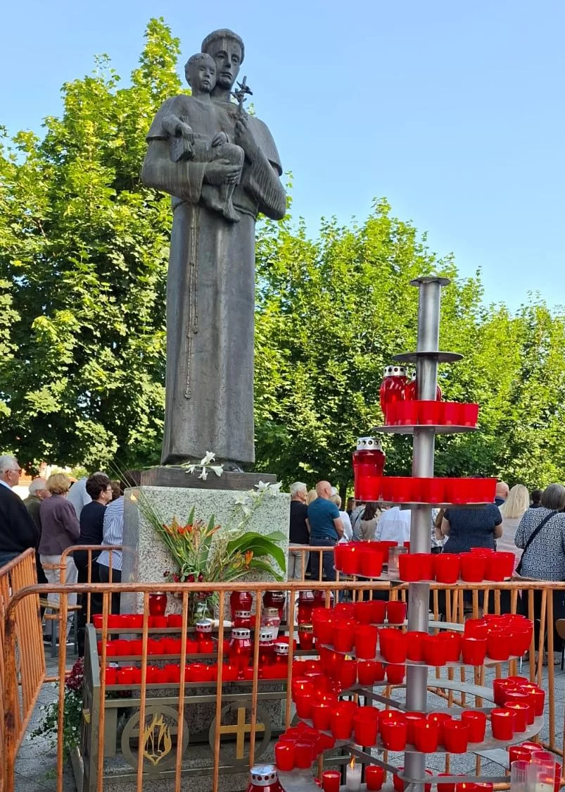 Proslavljen dan svega svijeta - tisuće vjernika na hodočašću svetog Ante u Podvinju 