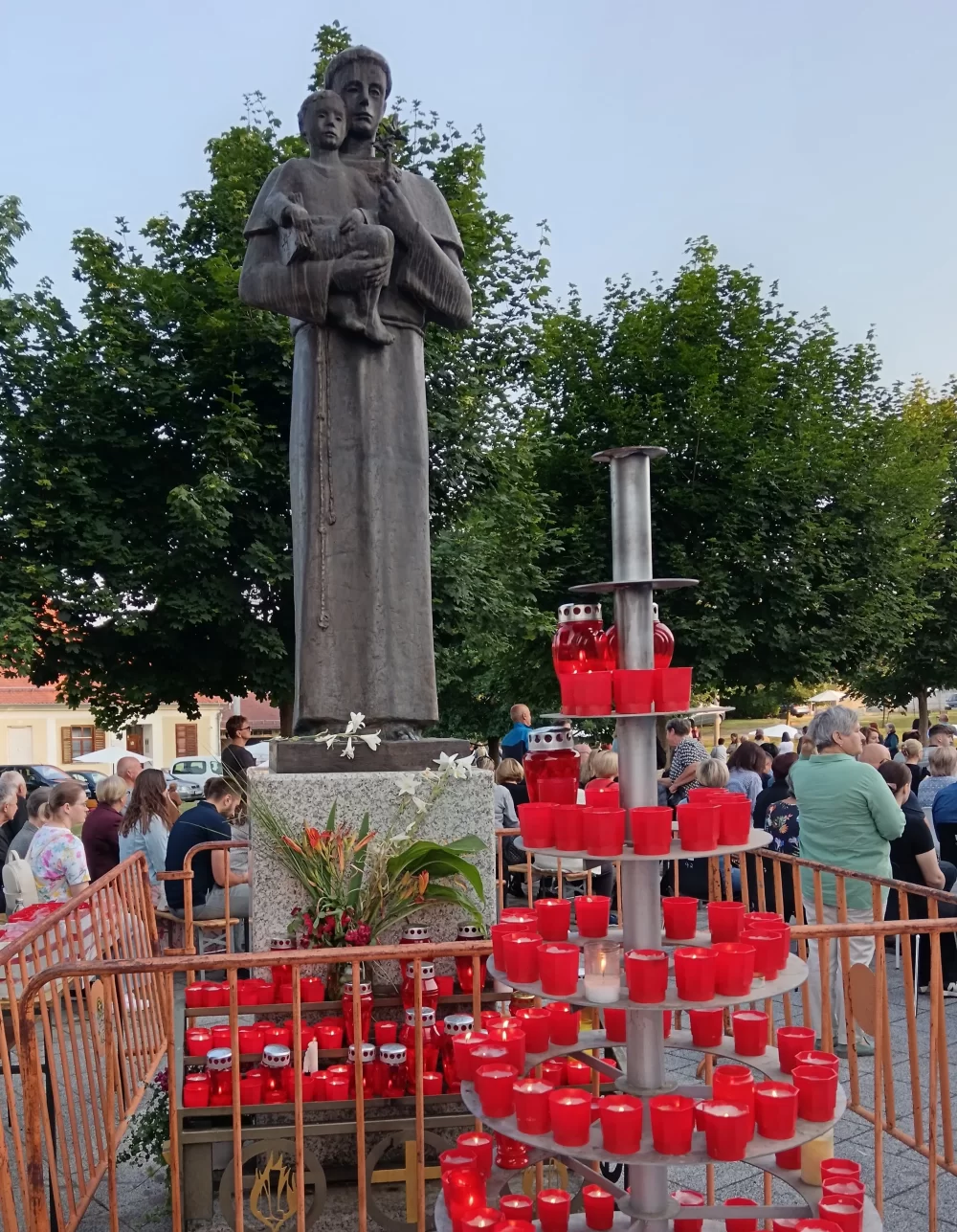 Proslavljen dan svega svijeta - tisuće vjernika na hodočašću svetog Ante u Podvinju 