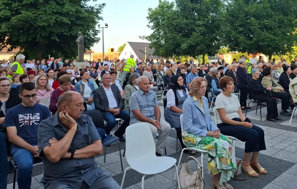 Proslavljen dan svega svijeta - tisuće vjernika na hodočašću svetog Ante u Podvinju 
