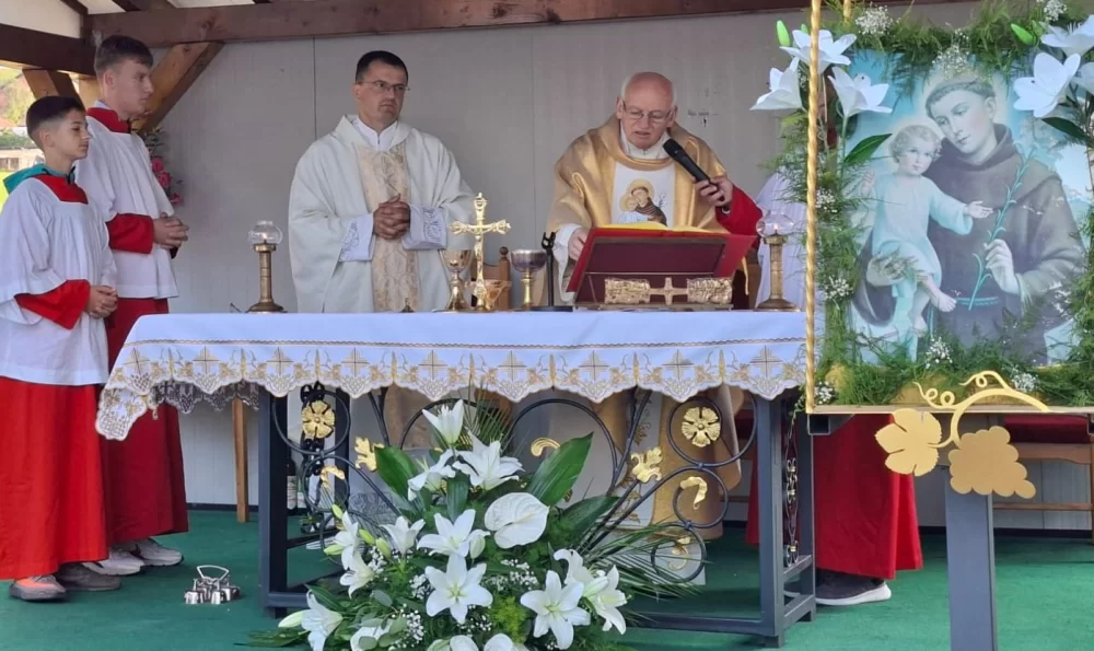 Proslavljen dan svega svijeta - tisuće vjernika na hodočašću svetog Ante u Podvinju 