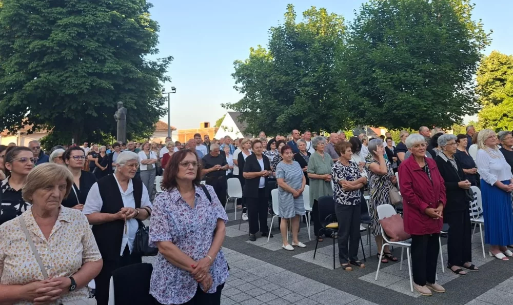 Proslavljen dan svega svijeta - tisuće vjernika na hodočašću svetog Ante u Podvinju 