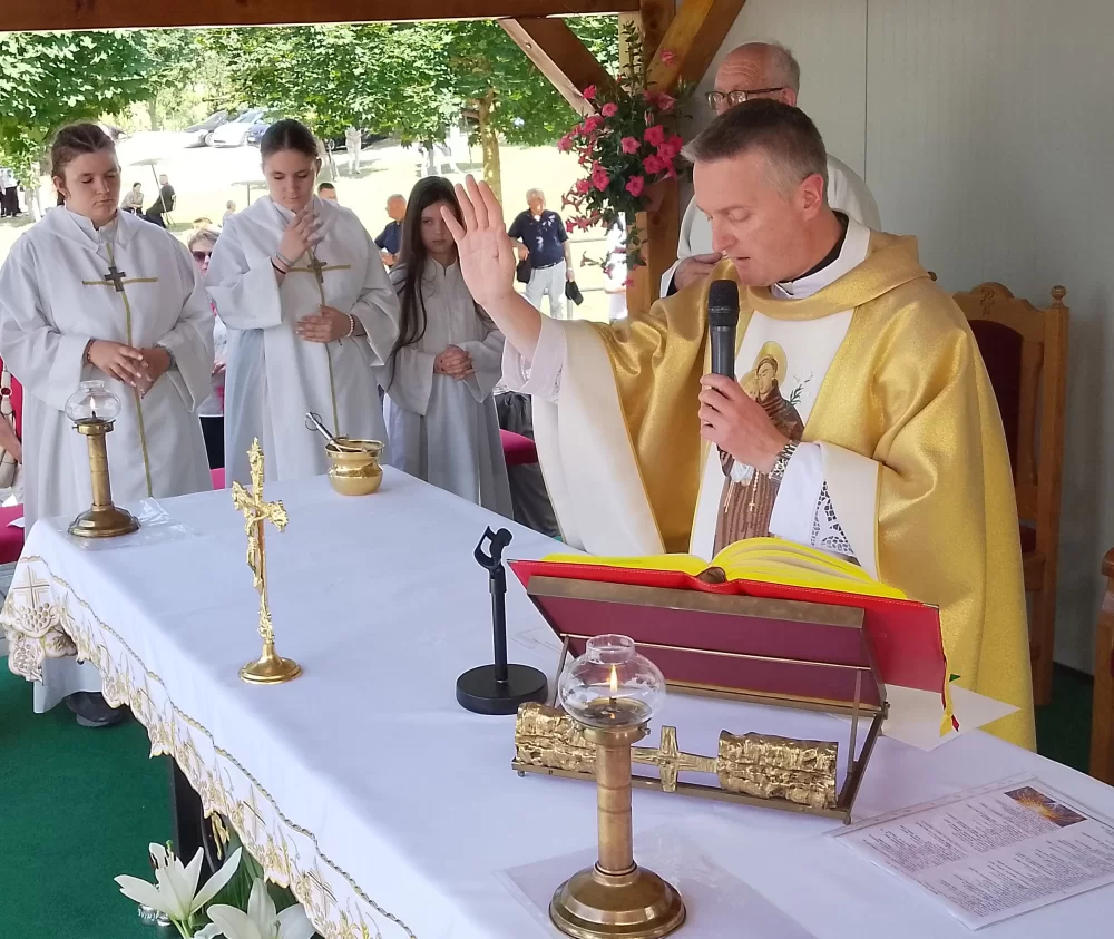 Proslavljen dan svega svijeta - tisuće vjernika na hodočašću svetog Ante u Podvinju 