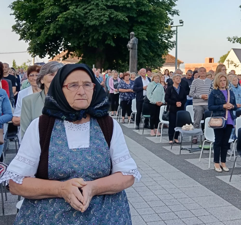 Proslavljen dan svega svijeta - tisuće vjernika na hodočašću svetog Ante u Podvinju 