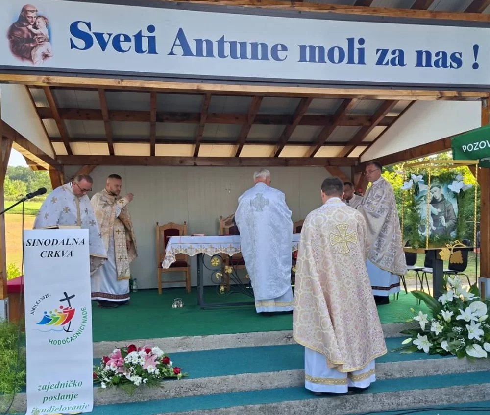 Proslavljen dan svega svijeta - tisuće vjernika na hodočašću svetog Ante u Podvinju 