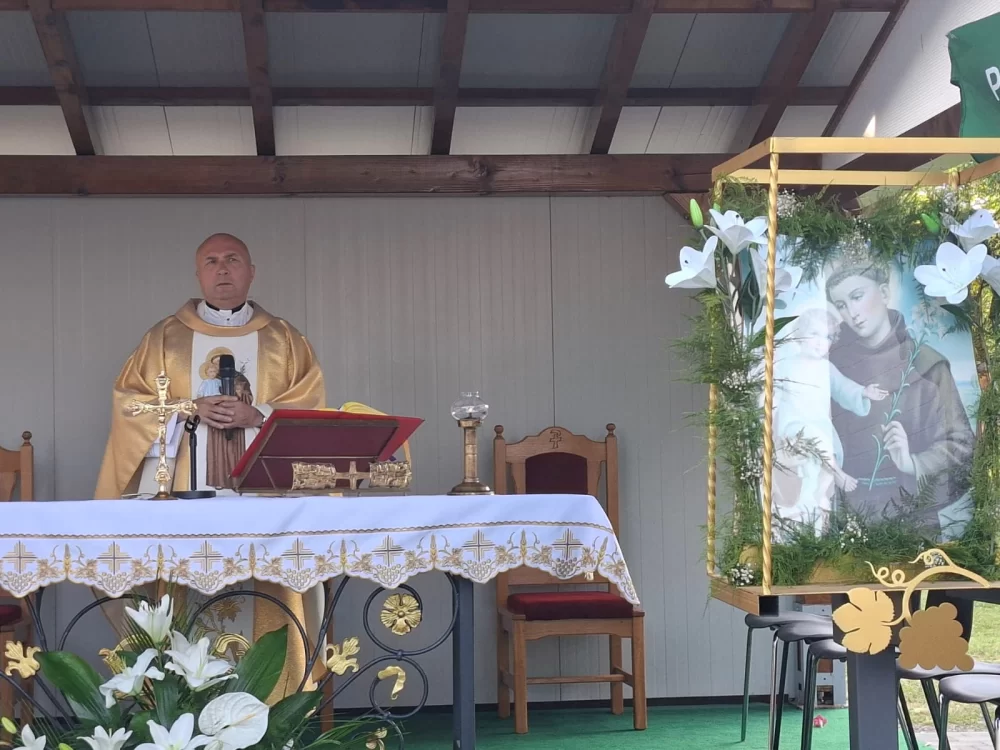 Proslavljen dan svega svijeta - tisuće vjernika na hodočašću svetog Ante u Podvinju 