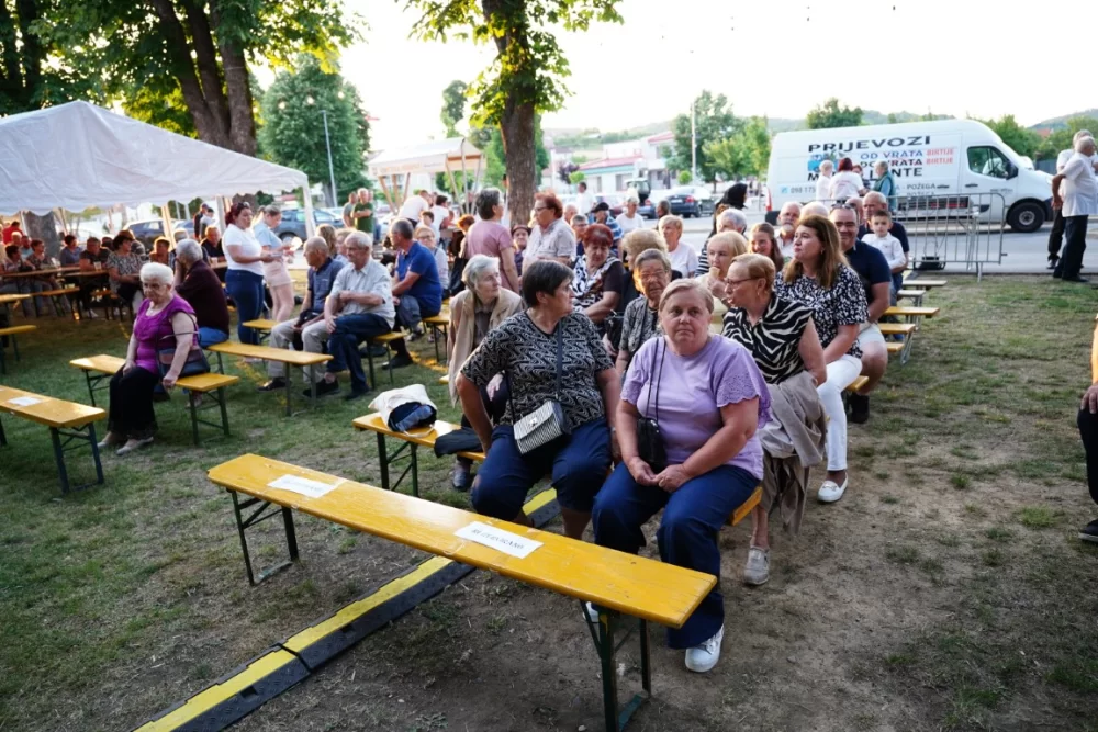 LJETO U SIBINJU: Brojna publika oduševljena nastupom KUD-ova i Slavonskih lola 